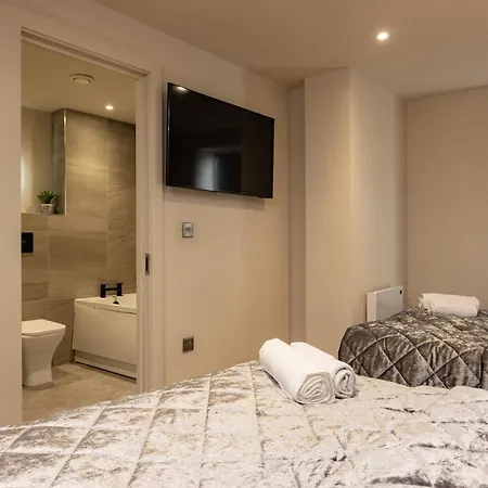 Penthouse 2br Duplex&free Parking * Λιντς