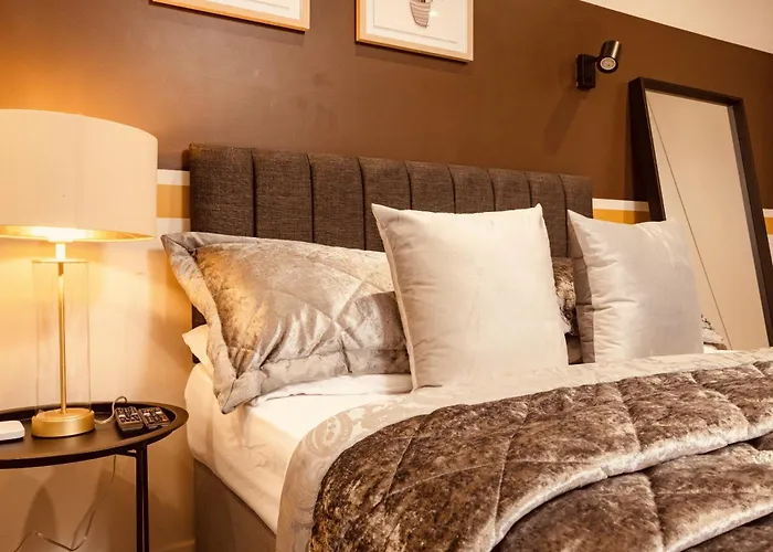 Апартаменти Penthouse 2br Duplex&free Parking